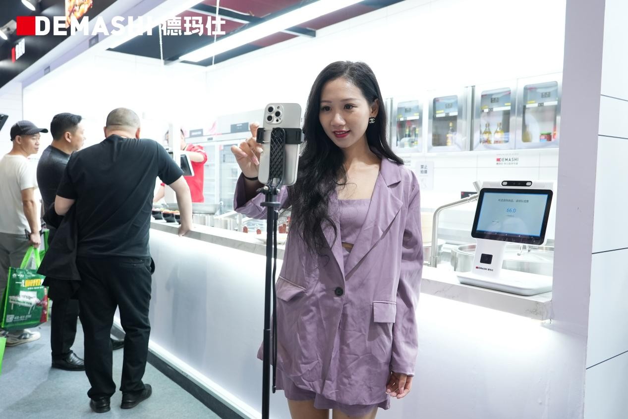 现场真实还原单位厨房整体布局！德玛仕参展首日亮点满满！